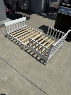 Toddler bed