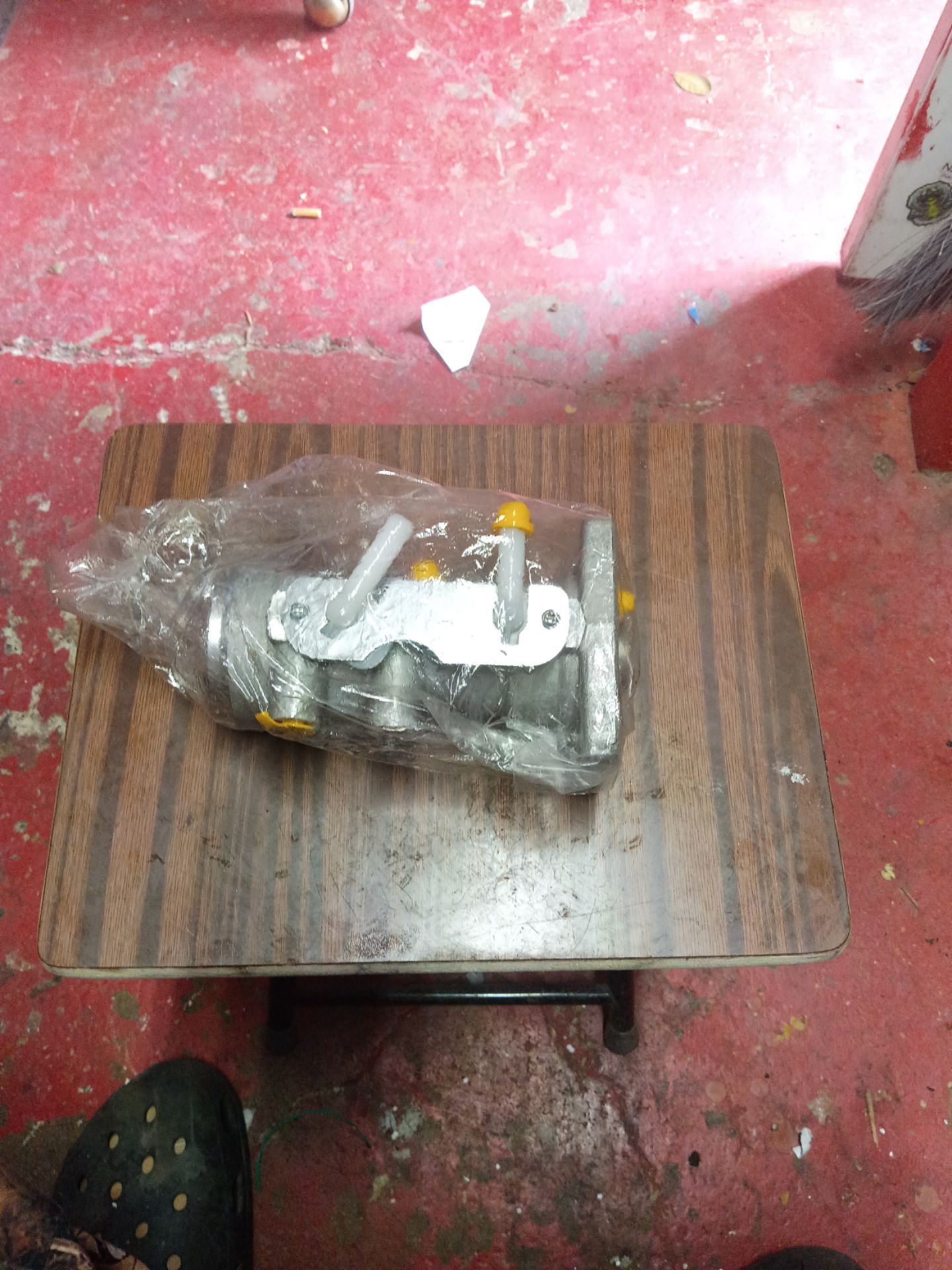 1(contact info removed) Isuzu brake master cylinder