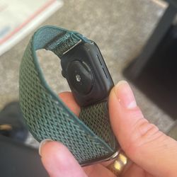 Apple Watch SE 2nd Gen 40mm With Wireless Charger Tower 