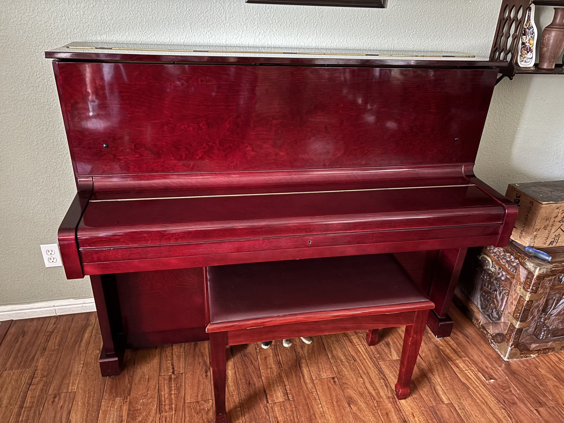 YAMAHA UPRIGHT PIANO U1