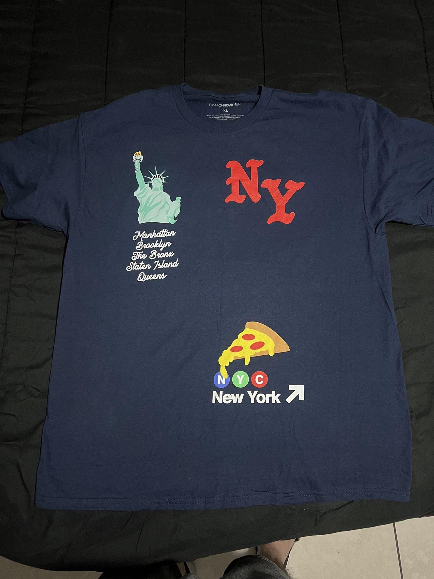 NY New York T-shirt Size Xl 31”x24”