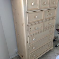 Broyhill Queen bedroom set 4 pc