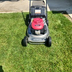 Honda HRC216 COMMERCIAL Lawnmower 