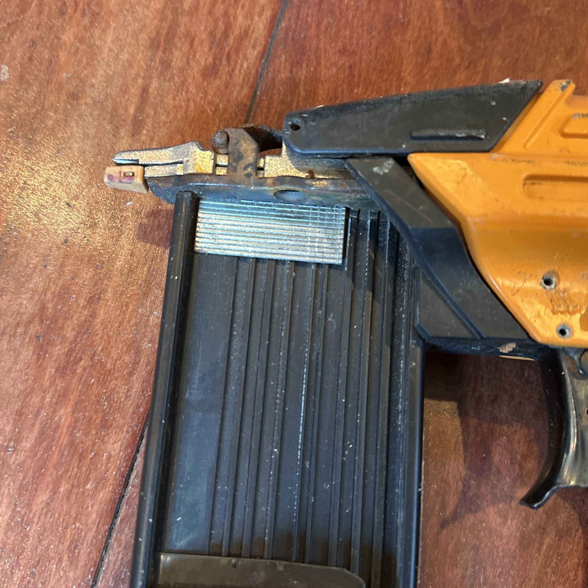 BOSTITCH  Brad Nailer 18 gauge 