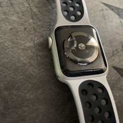 Nike Apple Watch Series 4 