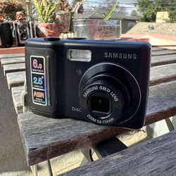 Vintage Samsung Y2K Digicam 