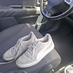 Size 81/2 Pumas Unisex 