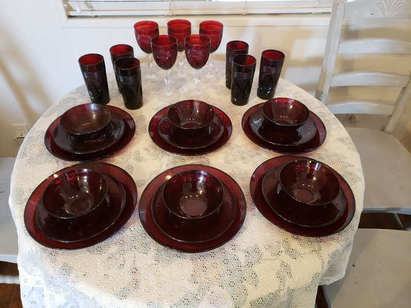 RARE--Vintage Ruby Red Glass Holiday Dishware ♥️ 