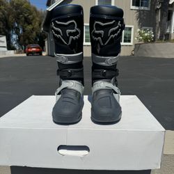 FOX Motions BRAND NEW size 10