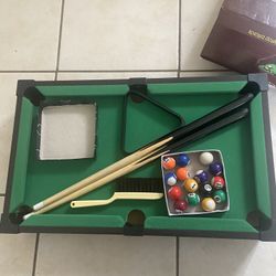 mini pool table 
