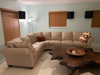 Natuzzi leather sectional couch, tan in great condition