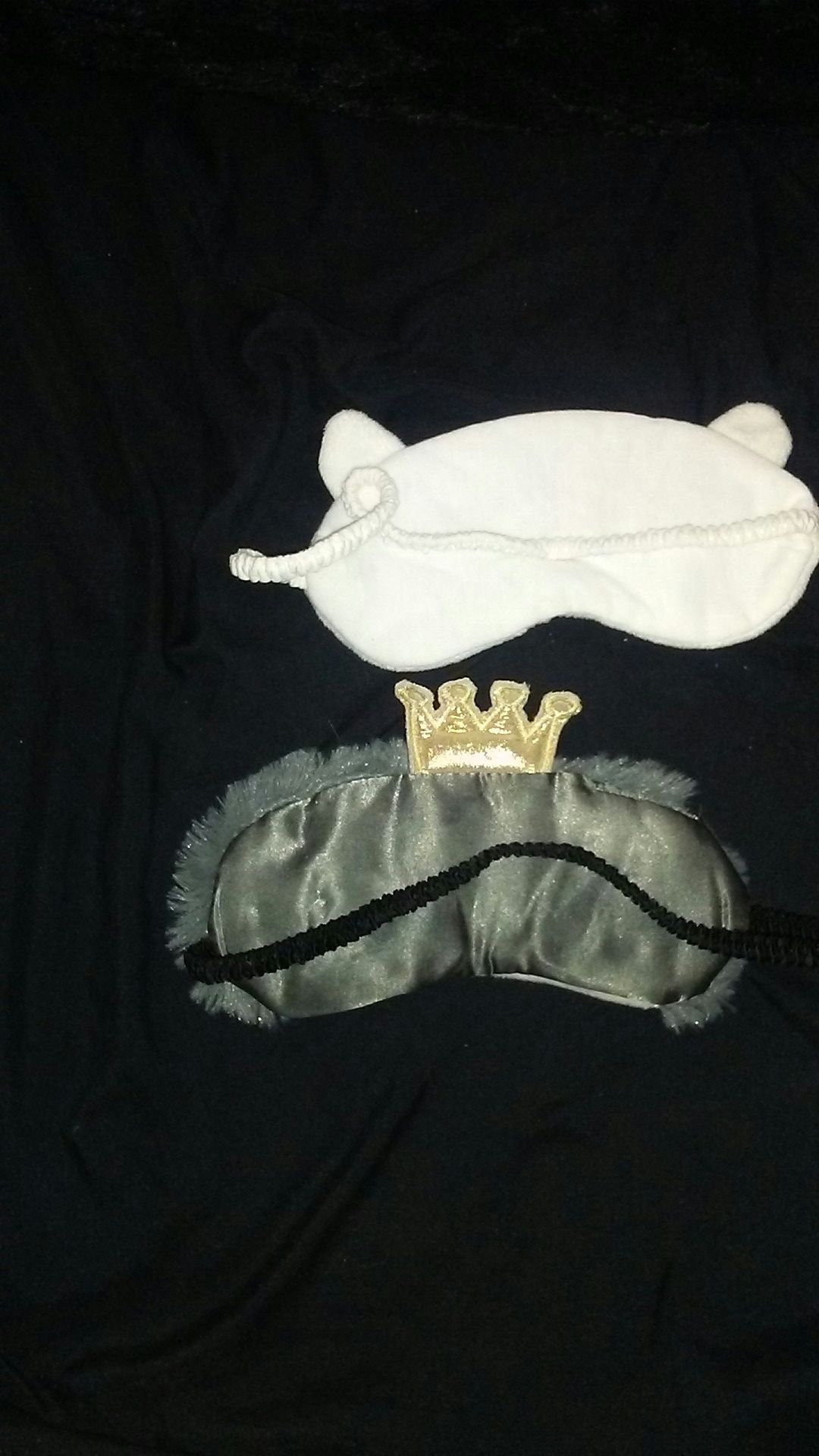 2 sleeping masks. Never used.