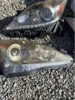 headlights Lexus is 250