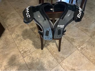 Riddell smoke adult small shoulder pads