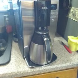 Black & Decker Coffee Maker W/Coffee Filters & Unopened Folgers Coffee for  Sale in Las Cruces, NM - OfferUp