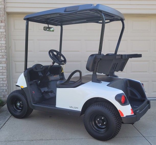 NEW 2023 EZGO RXV VALOR EX1 GAS, WHITE 2 SEATER W/WHITE SEATS.