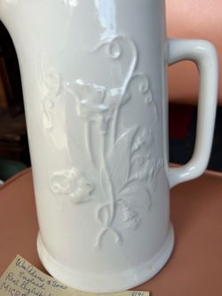 Various vintage ceramic pieces