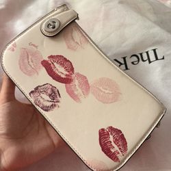 Coach Penn Lip-Print Leather Shoulder Bag 