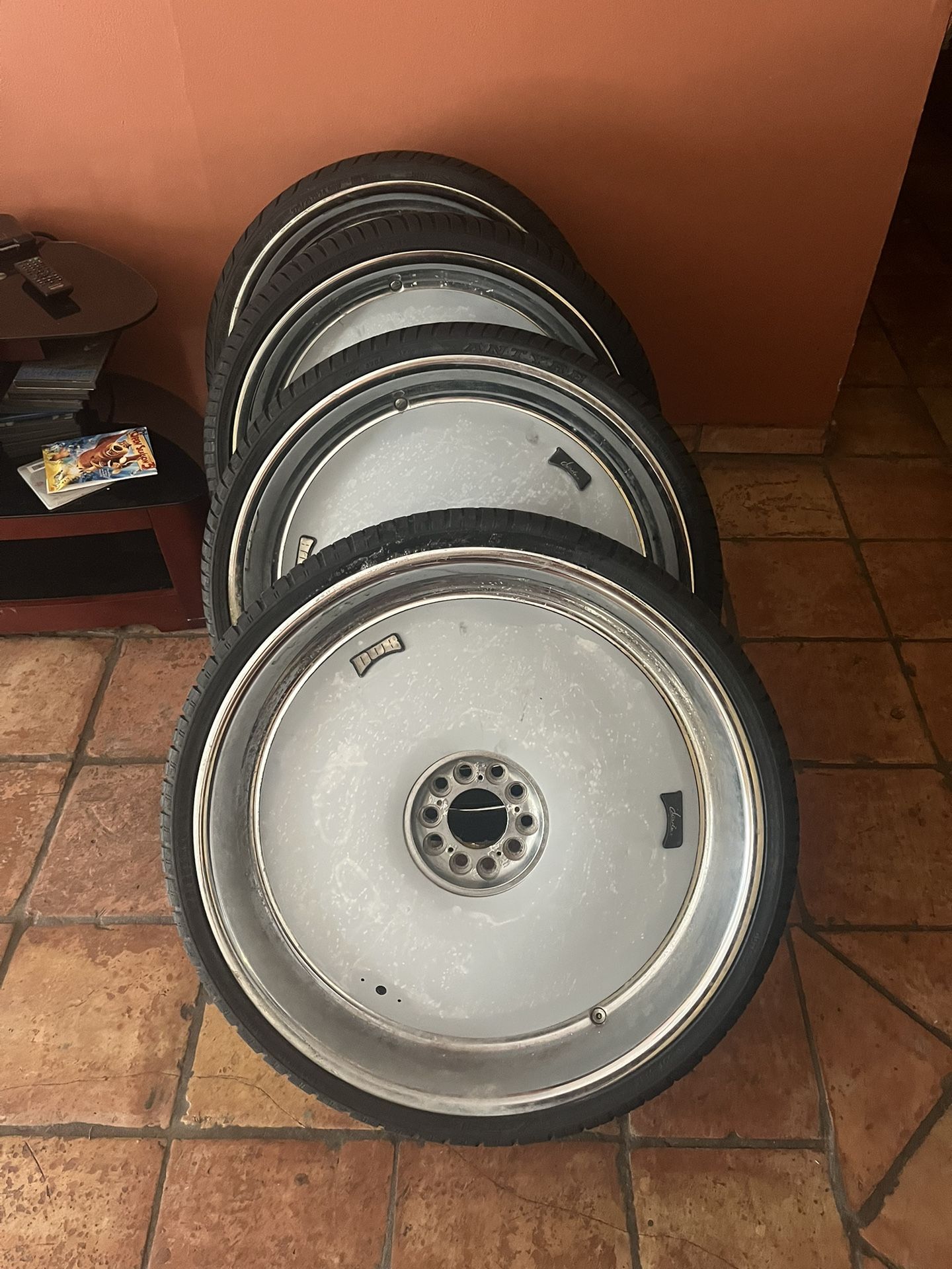 24 Inch Dub Davin Floaters for Sale in Orlando, FL - OfferUp