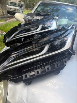Toyota venza Headlight