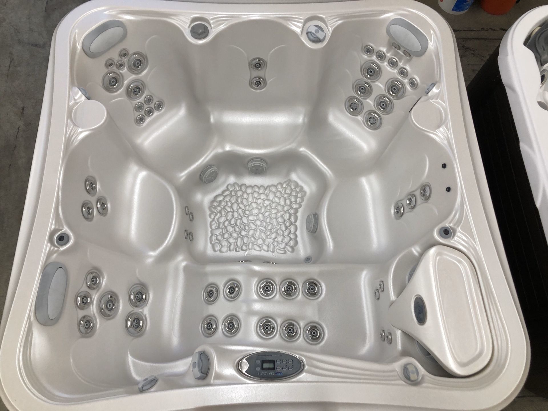 2018 Marquis Spa Reward 7x7 seats 6