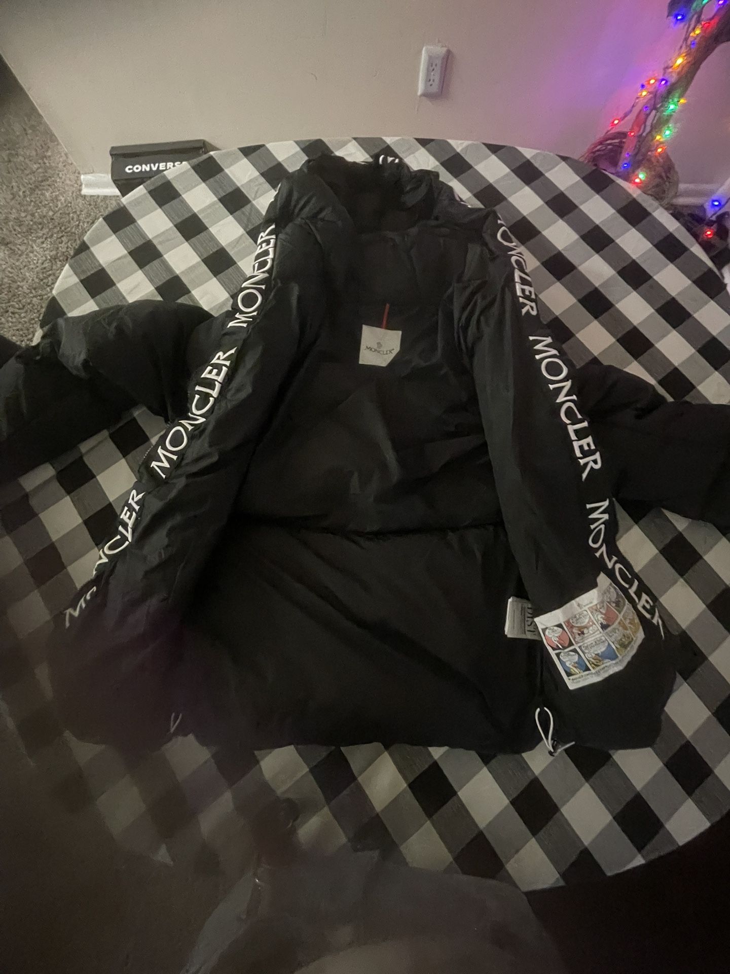 Moncler Size Large/4