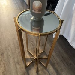 Accent Table/ Mirror 