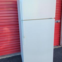 GE White Refrigerator 