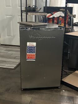 Frigidaire Retro Mini Fridge