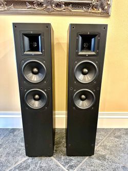💥Two Klipsch Speakers