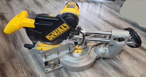DeWalt Sliding Compound Miter Saw