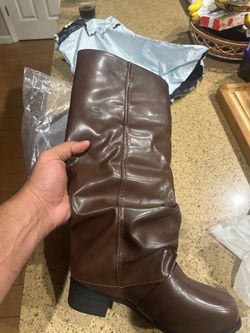 Women’s boots 9.5