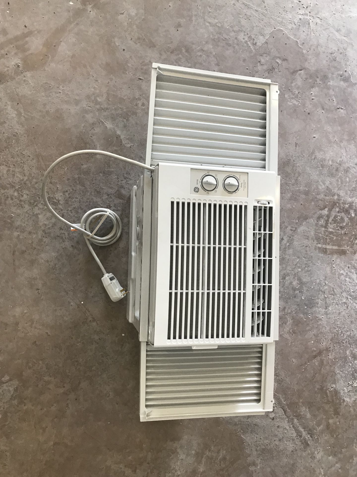 GE 5000 btu window air conditioner 110v model AEY05lvq1