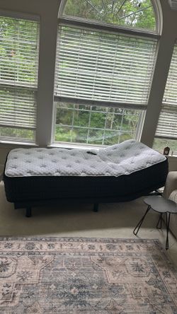 Split king bed and mattress/ 2 twin xl adjustable bed