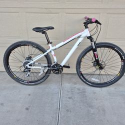 DIAMONDBACK LUX MOUNTAIN BIKE (SMALL FRAME)