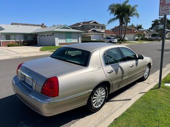 2004 Lincoln Town Car
