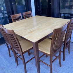 Dining Room With 6 Chairs Good Condition 