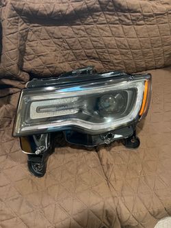 2017-2021 Jeep Grand Cherokee LH DRIVER Side Headlight OEM  $350