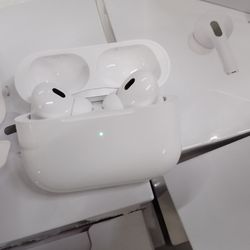Apple AirPods Pro (2ª generation) wireless headphones with USB-C charging