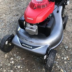 Very Nice Honda Self-propelled, lawnmower