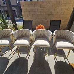 4 Chairs 
