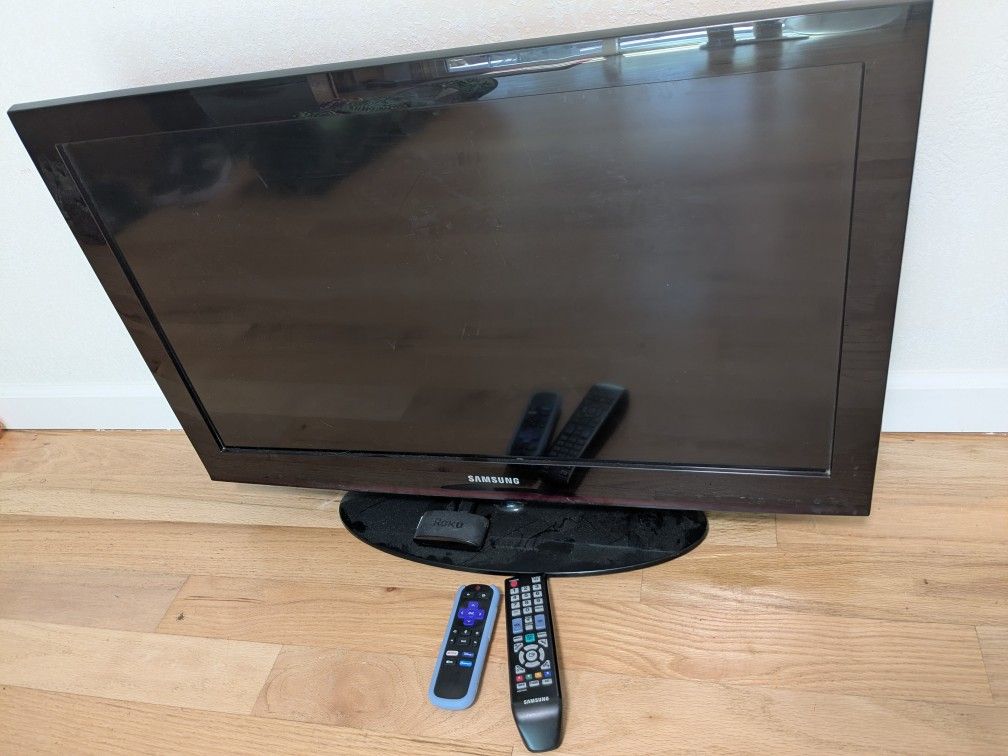 Samsung 32 Inch TV + ROKU with Remotes