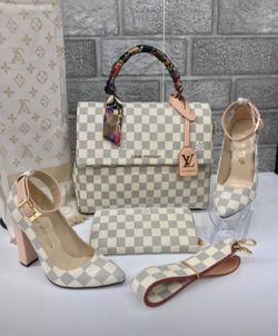 Louis Vuitton set & shoes size 7 1/2