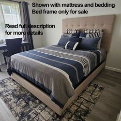 Queen Size Bed Frame From ASHLEY  Upholstered Bed with Square Button Tufting
 Like New! Cama Queen 