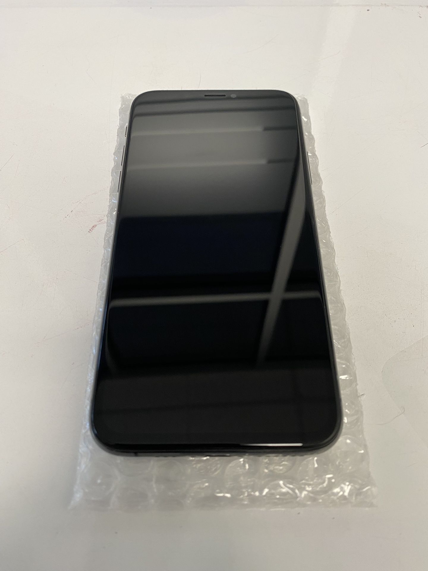 IPHONE XS - UNLOCKED - 64GB