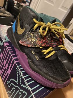 Like New Boys Kyries Size 3y $25