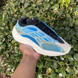 Yeezy 700 V3 “Arzurth”💙