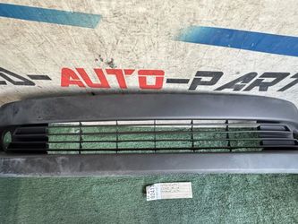 2018 - 2019 TOYOTA CHR C-HR FRONT LOWER BUMPER REFLECTOR OEM AY82413