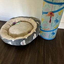 Cat Bed And  Toy  . B. Off 