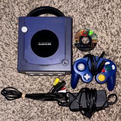 BLUE NINTENDO GAMECUBE CONSOLE WITH VIDEO GAME & CONTROLLER